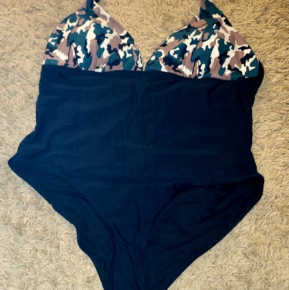 *Plus Size* 😎🏊‍♀️🤽‍♀️ Camo Swimsuit/bathingsuits - Picture 4 of 11